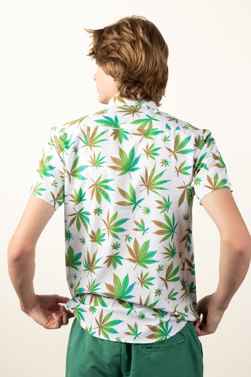 Werten Sie Ihre Kleidung mit unseren exklusiven Cannabis-Designs auf