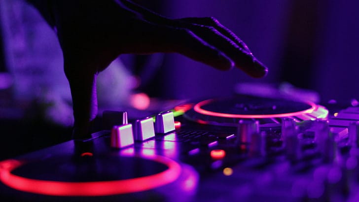 After-Work-Momente, die Berlin bewegen, als Teamevent und exklusiv für geschlossene Guppen für 20 bis 120 Personen in der Eventlocation Vivont Berlin