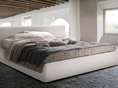 Ein Bett im französischen Stil kann die Inneneinrichtung Ihres Schlafzimmers sehr gut gestalten oder brechen.