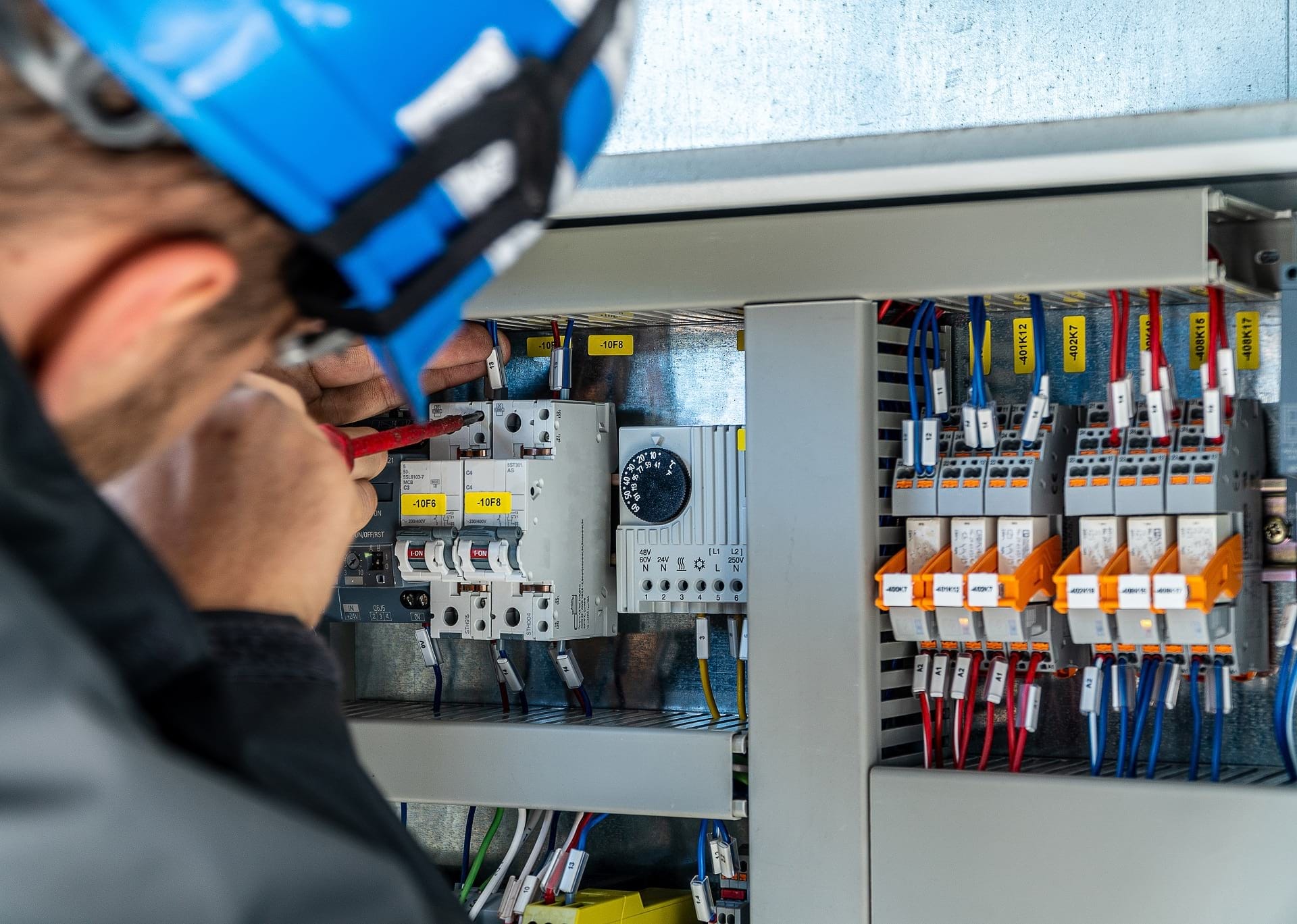 Warum die Prüfung ortsfester elektrischer Anlagen in Wohngebäuden unverzichtbar ist