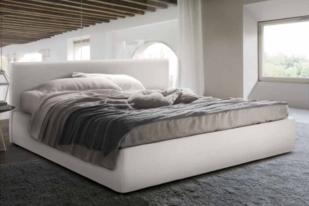Ein Bett im französischen Stil kann die Inneneinrichtung Ihres Schlafzimmers sehr gut gestalten oder brechen.