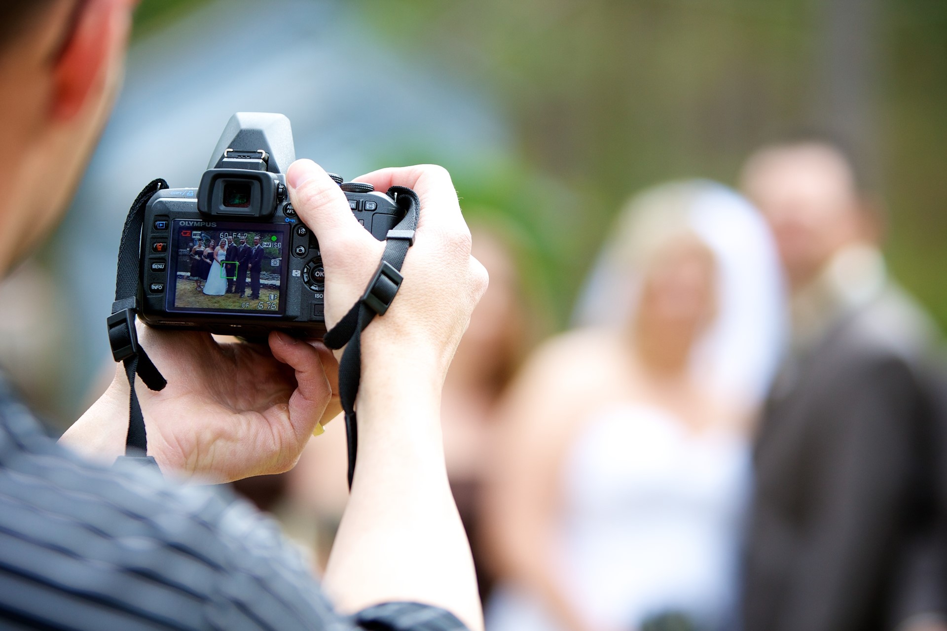 Hochzeitsvideograf Düsseldorf: Die besten Tipps für das Erstellen eines Hochzeitsvideos, das Ihre Hochzeit aus verschiedenen Perspektiven zeigt